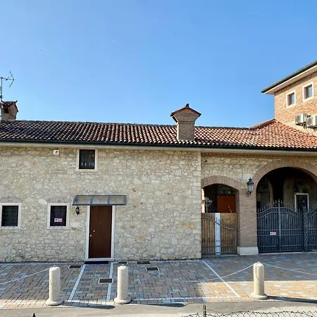 Aquila D'oro Apartment *